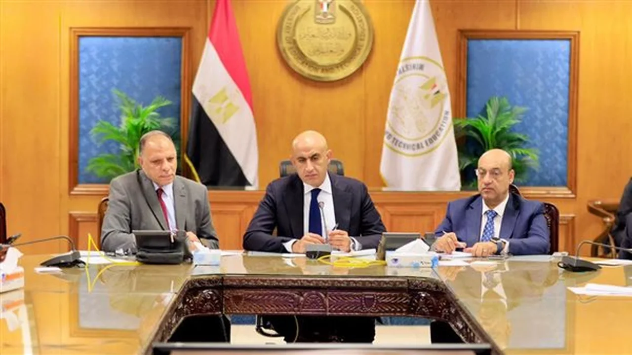 انضباط تام.. غرفة العمليات المركزية تؤكد سير لجان الثانوية العامة اليوم